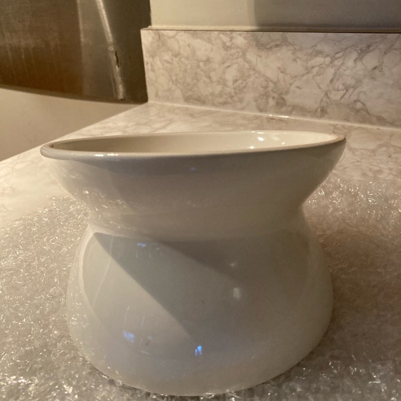 Double-Sided Ceramic
Elevated Cat Bowl - Picture 10 of 13